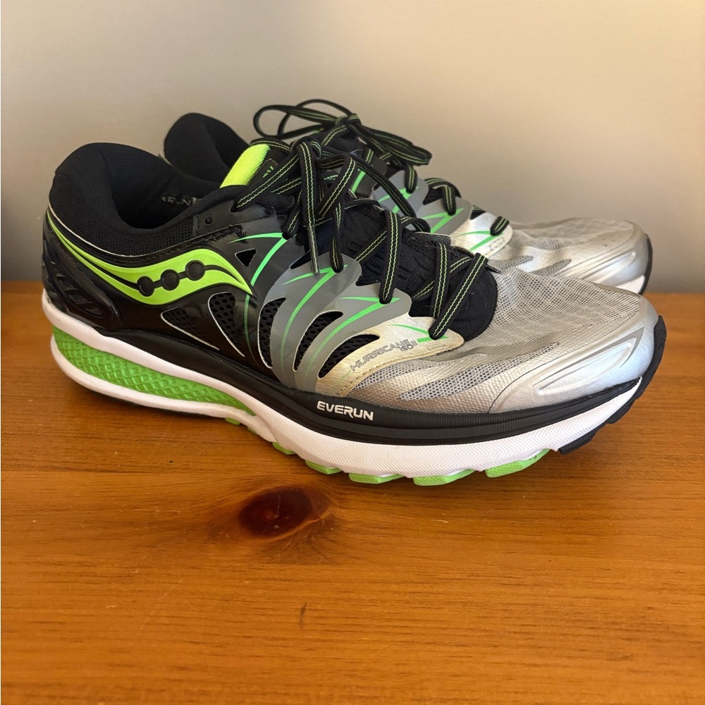 Saucony Men's Silver and Green Athletic Shoes